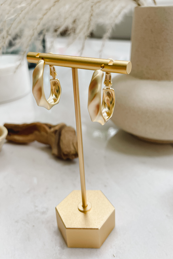 Victoria oval matte gold bamboo knuckle earrings